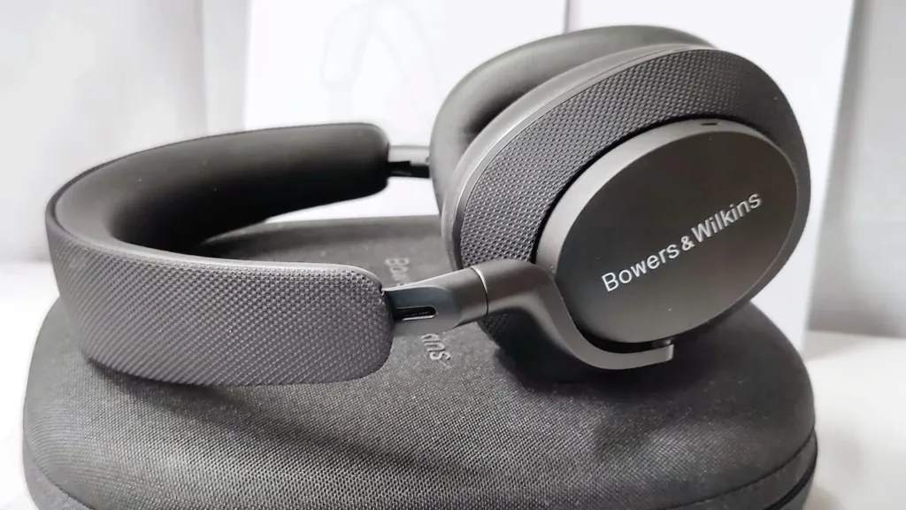 Bowers-Wilkins-Px7-S2e