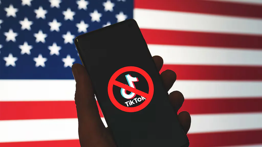 USA Flag behind a smartphone displaying TikTok Logo